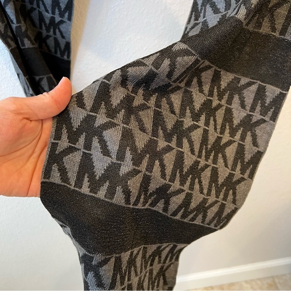 MICHAEL KORS Black and Grey Scarf - Picture 3 of 7